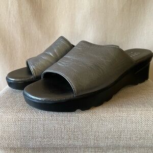 Liz Claiborne Women's Pewter Grey Leather Mules